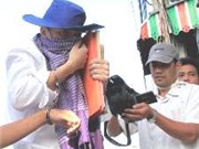 Bóng đá anh, ngoại hạng anh, lịch thi đấu euro 2012, Một người Anh bị bỏ tù vì mua dâm trẻ em ở Campuchia 